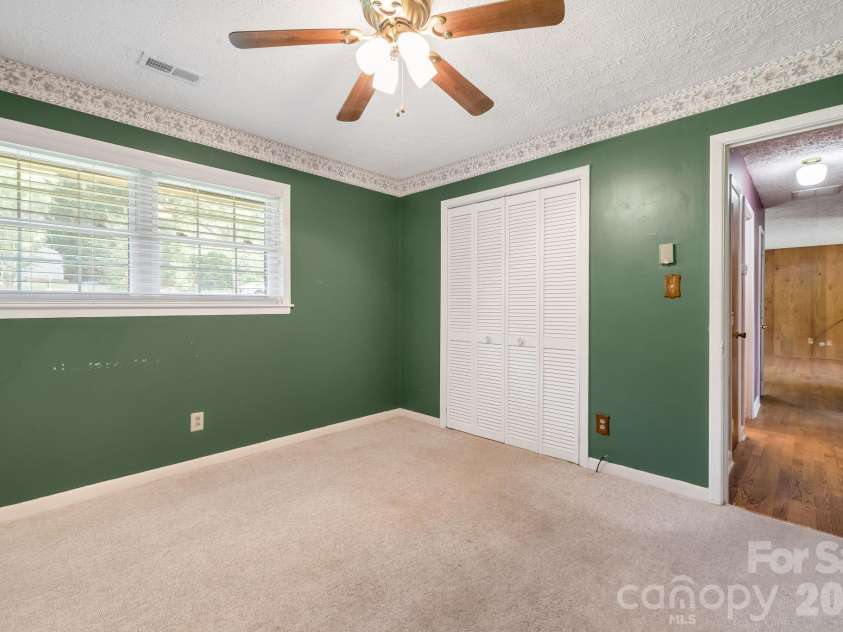 63 Baker Place, Asheville, NC 28806.  MLS# CAR4394760, YatesRealty ID 36616. 