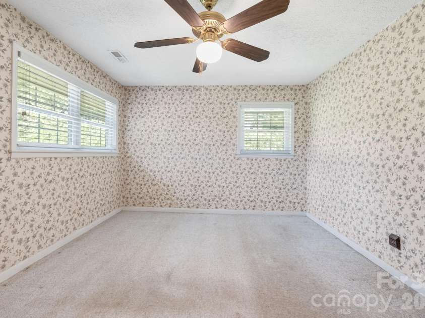 63 Baker Place, Asheville, NC 28806.  MLS# CAR4394760, YatesRealty ID 36616. 