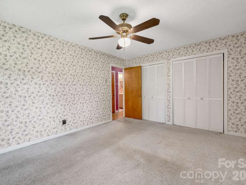63 Baker Place, Asheville, NC 28806.  MLS# CAR4394760, YatesRealty ID 36616. 
