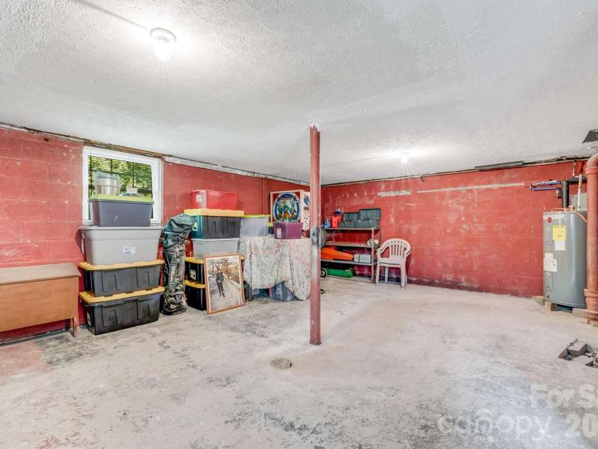 63 Baker Place, Asheville, NC 28806.  MLS# CAR4394760, YatesRealty ID 36616. 