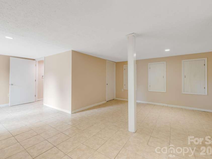 63 Baker Place, Asheville, NC 28806.  MLS# CAR4394760, YatesRealty ID 36616. 