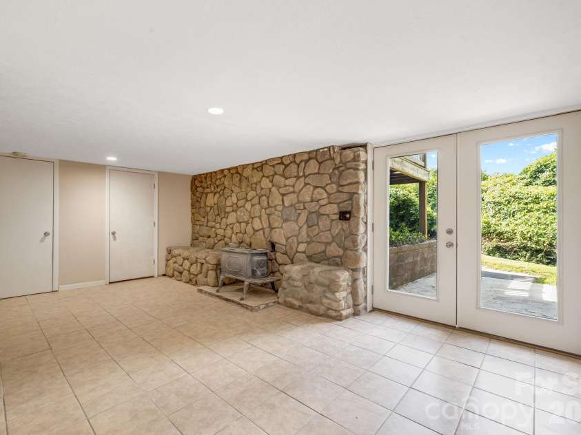 63 Baker Place, Asheville, NC 28806.  MLS# CAR4394760, YatesRealty ID 36616. 