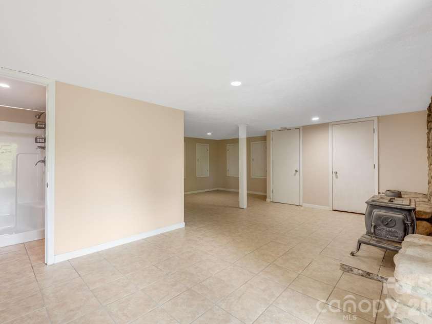 63 Baker Place, Asheville, NC 28806.  MLS# CAR4394760, YatesRealty ID 36616. 