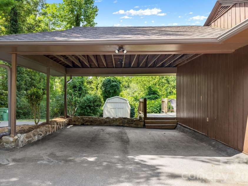 63 Baker Place, Asheville, NC 28806.  MLS# CAR4394760, YatesRealty ID 36616. 