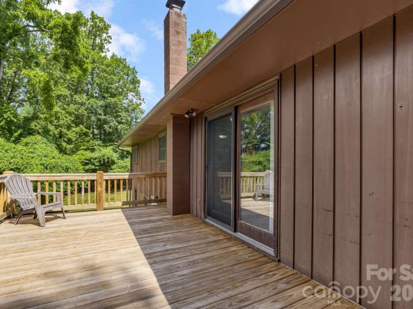 63 Baker Place, Asheville, NC 28806.  MLS# CAR4394760, YatesRealty ID 36616. 