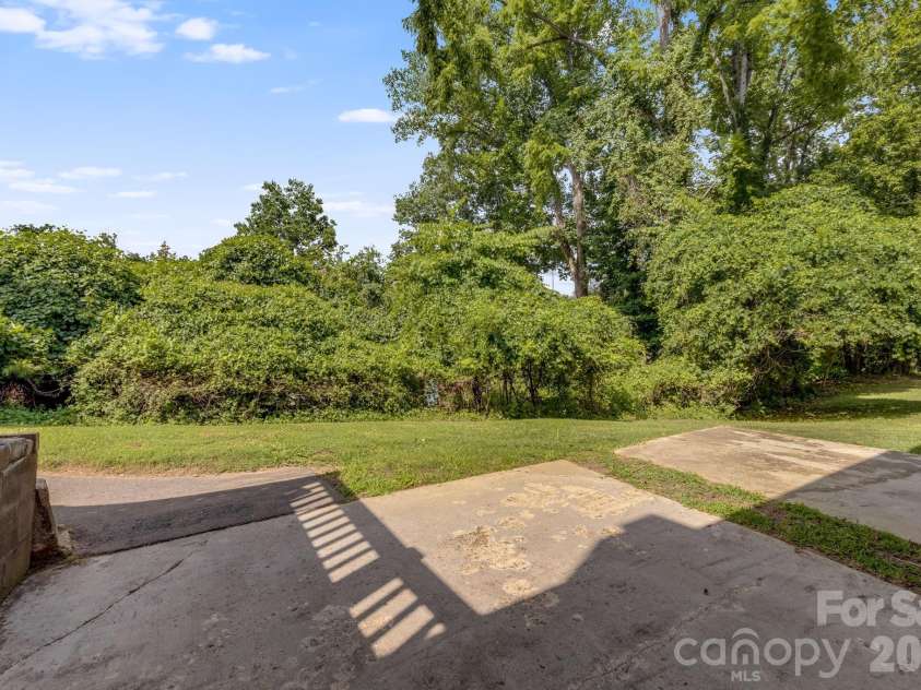 63 Baker Place, Asheville, NC 28806.  MLS# CAR4394760, YatesRealty ID 36616. 