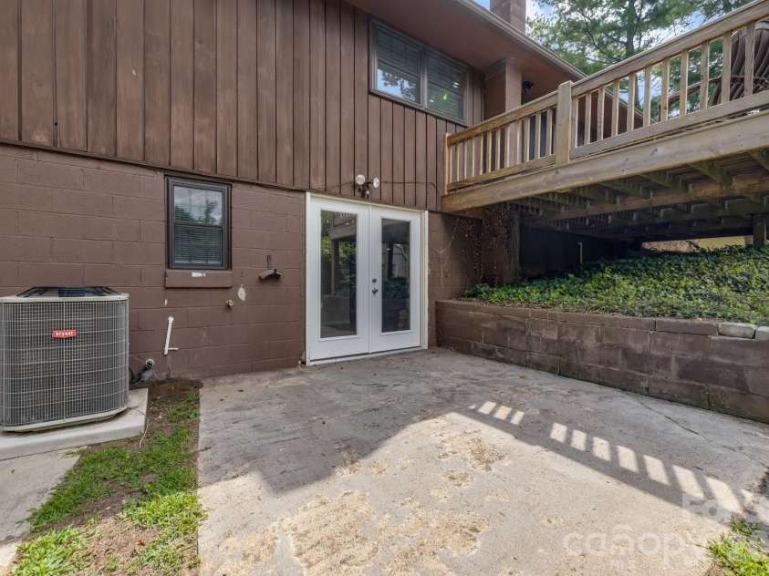 63 Baker Place, Asheville, NC 28806.  MLS# CAR4394760, YatesRealty ID 36616. 