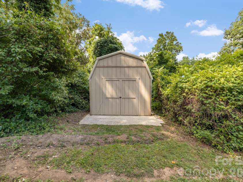 63 Baker Place, Asheville, NC 28806.  MLS# CAR4394760, YatesRealty ID 36616. 