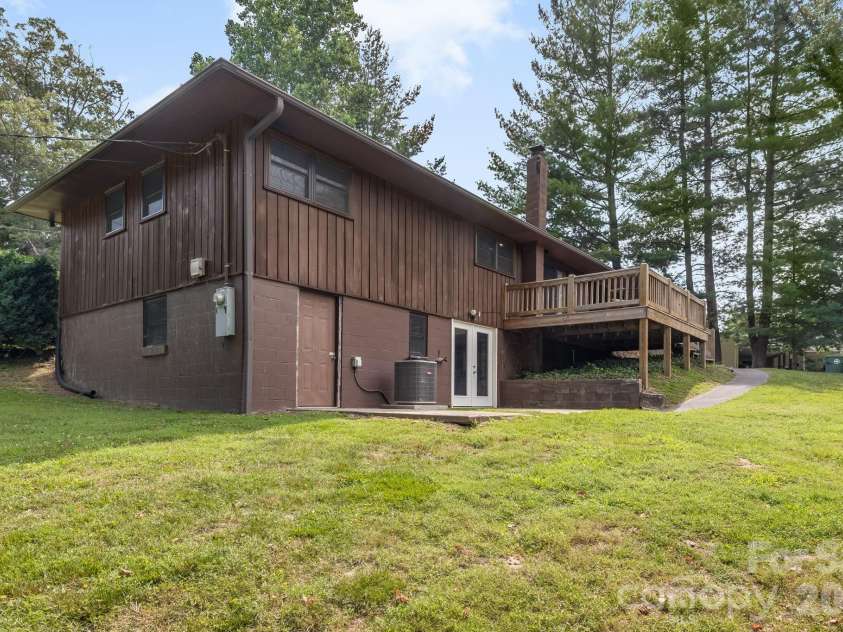 63 Baker Place, Asheville, NC 28806.  MLS# CAR4394760, YatesRealty ID 36616. 
