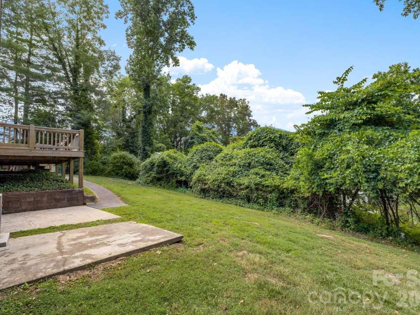 63 Baker Place, Asheville, NC 28806.  MLS# CAR4394760, YatesRealty ID 36616. 