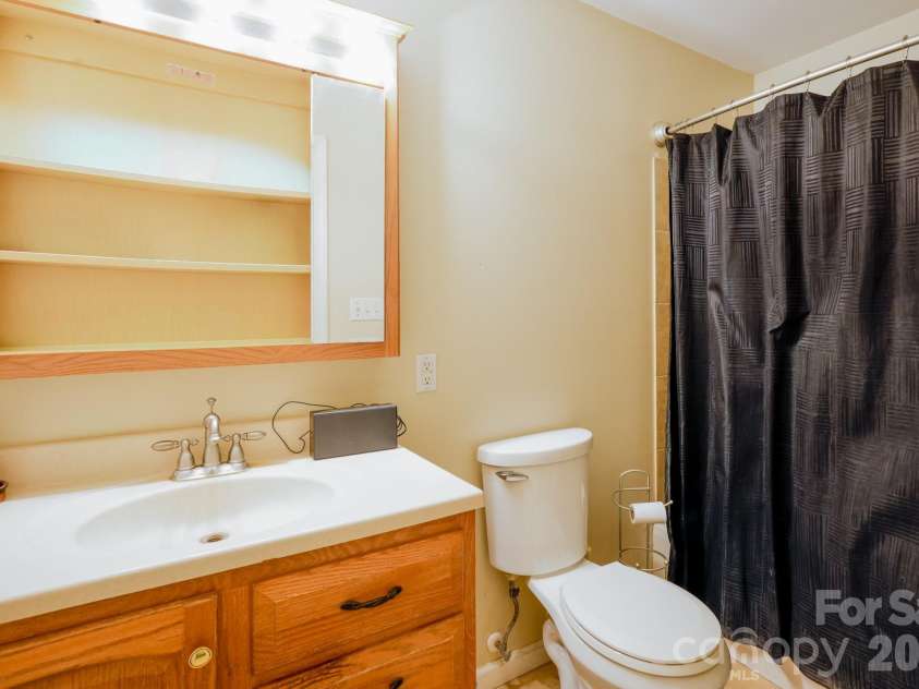 2718 Ridgewood Lane, Rock Hill, SC 29730.  MLS# CAR4396515, YatesRealty ID 36617. Hall Bath Room
