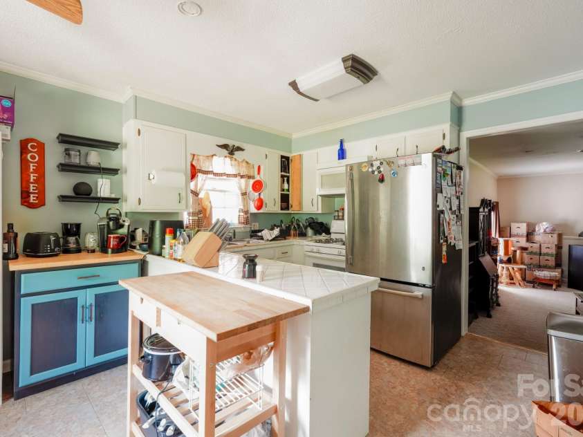 2718 Ridgewood Lane, Rock Hill, SC 29730.  MLS# CAR4396515, YatesRealty ID 36617. Kitchen 1