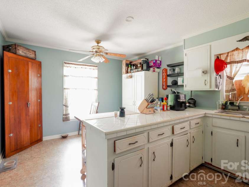 2718 Ridgewood Lane, Rock Hill, SC 29730.  MLS# CAR4396515, YatesRealty ID 36617. Kitchen 2