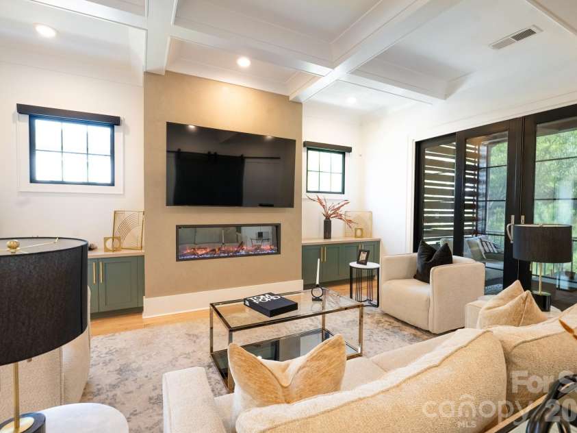 6105 Berryhill Towns Drive, Charlotte, NC 28270.  MLS# CAR4399385, YatesRealty ID 36618. Cozy Gathering Space with Fireplace