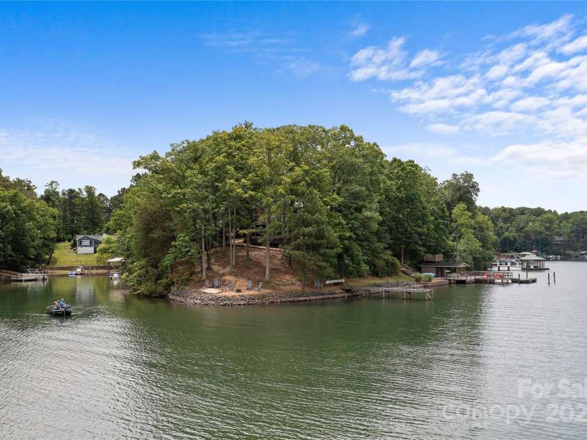 121 Rhinehill Drive, Mooresville, NC 28117.  MLS# CAR4238895, YatesRealty ID 3662. 