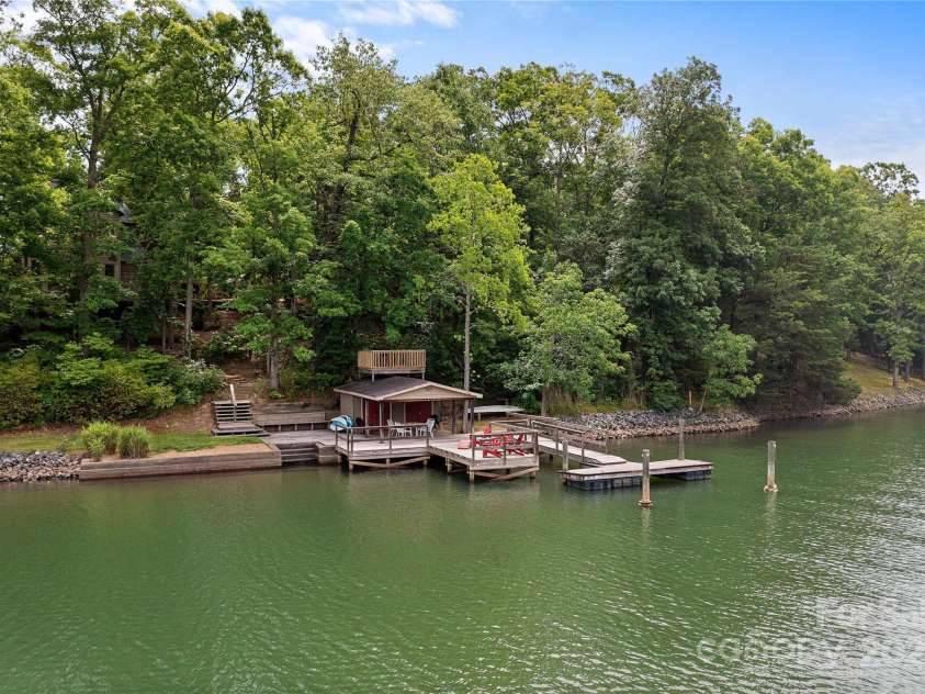 121 Rhinehill Drive, Mooresville, NC 28117.  MLS# CAR4238895, YatesRealty ID 3662. 