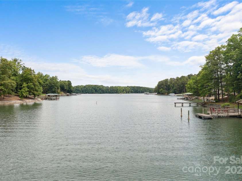 121 Rhinehill Drive, Mooresville, NC 28117.  MLS# CAR4238895, YatesRealty ID 3662. 