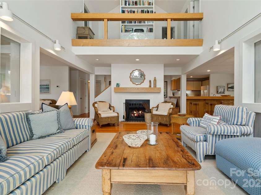 121 Rhinehill Drive, Mooresville, NC 28117.  MLS# CAR4238895, YatesRealty ID 3662. 