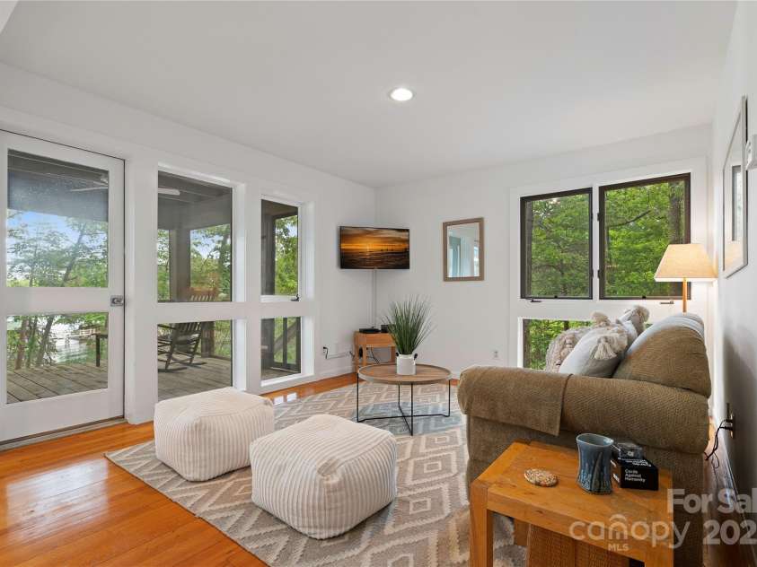 121 Rhinehill Drive, Mooresville, NC 28117.  MLS# CAR4238895, YatesRealty ID 3662. 
