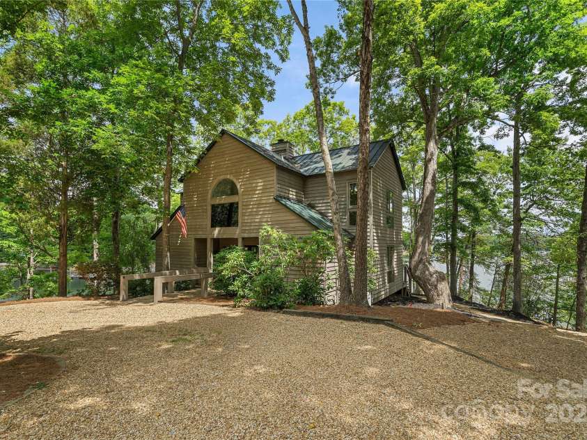 121 Rhinehill Drive, Mooresville, NC 28117.  MLS# CAR4238895, YatesRealty ID 3662. 