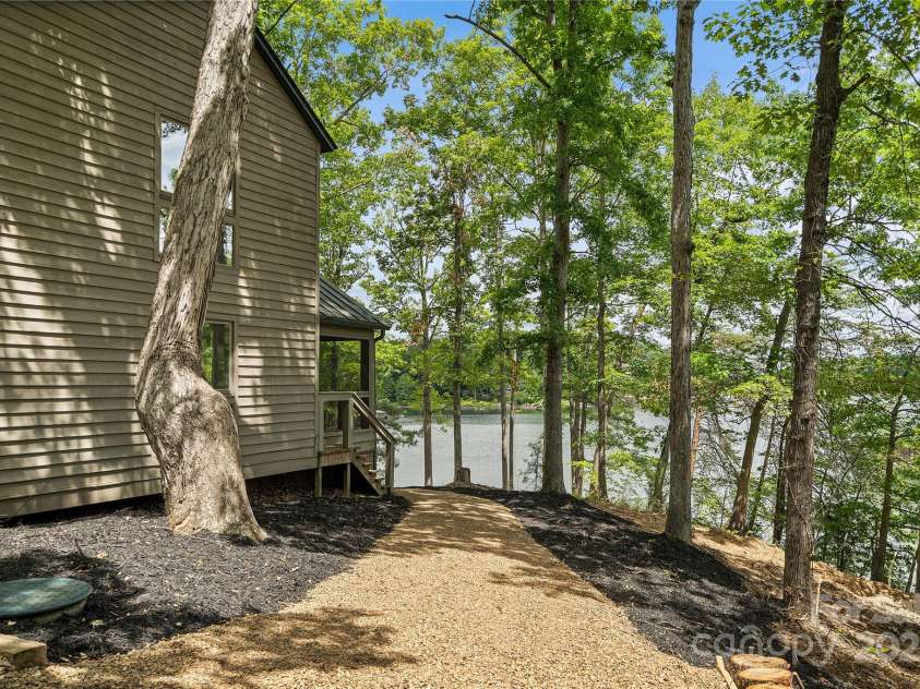 121 Rhinehill Drive, Mooresville, NC 28117.  MLS# CAR4238895, YatesRealty ID 3662. 