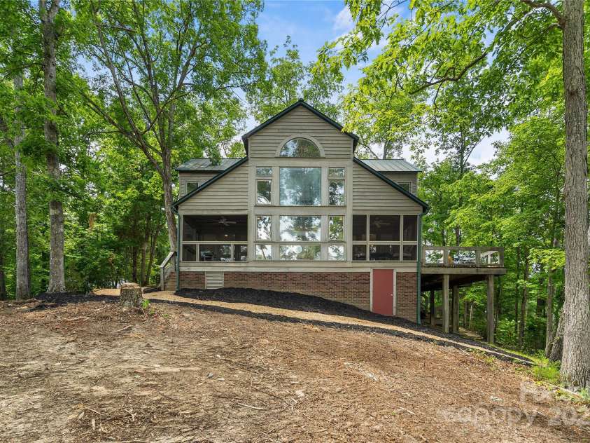 121 Rhinehill Drive, Mooresville, NC 28117.  MLS# CAR4238895, YatesRealty ID 3662. 