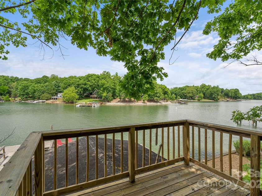 121 Rhinehill Drive, Mooresville, NC 28117.  MLS# CAR4238895, YatesRealty ID 3662. 