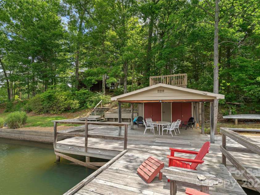 121 Rhinehill Drive, Mooresville, NC 28117.  MLS# CAR4238895, YatesRealty ID 3662. 