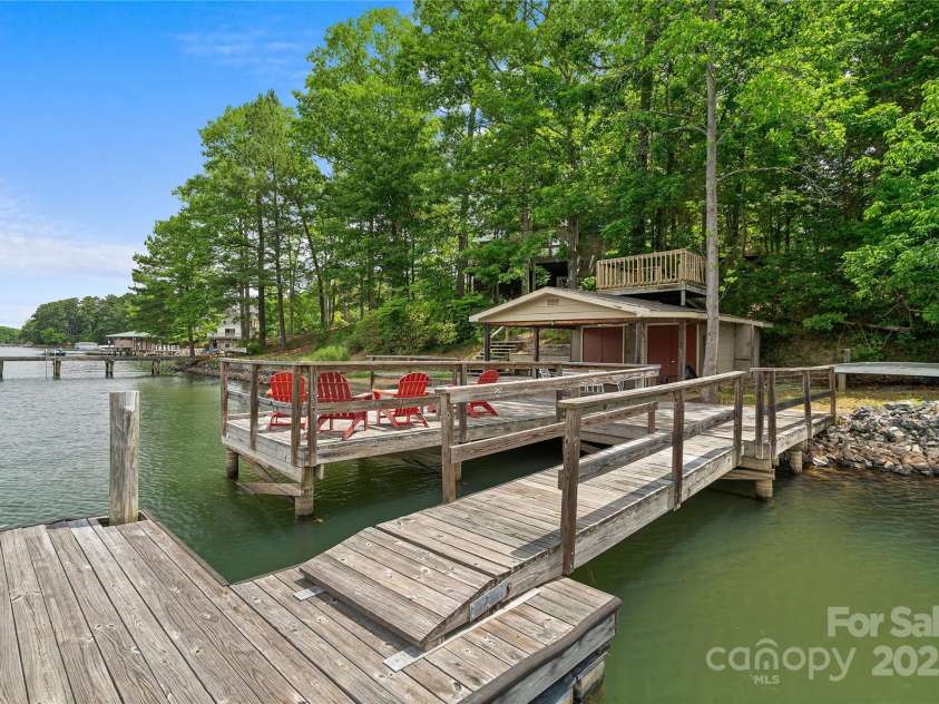 121 Rhinehill Drive, Mooresville, NC 28117.  MLS# CAR4238895, YatesRealty ID 3662. 