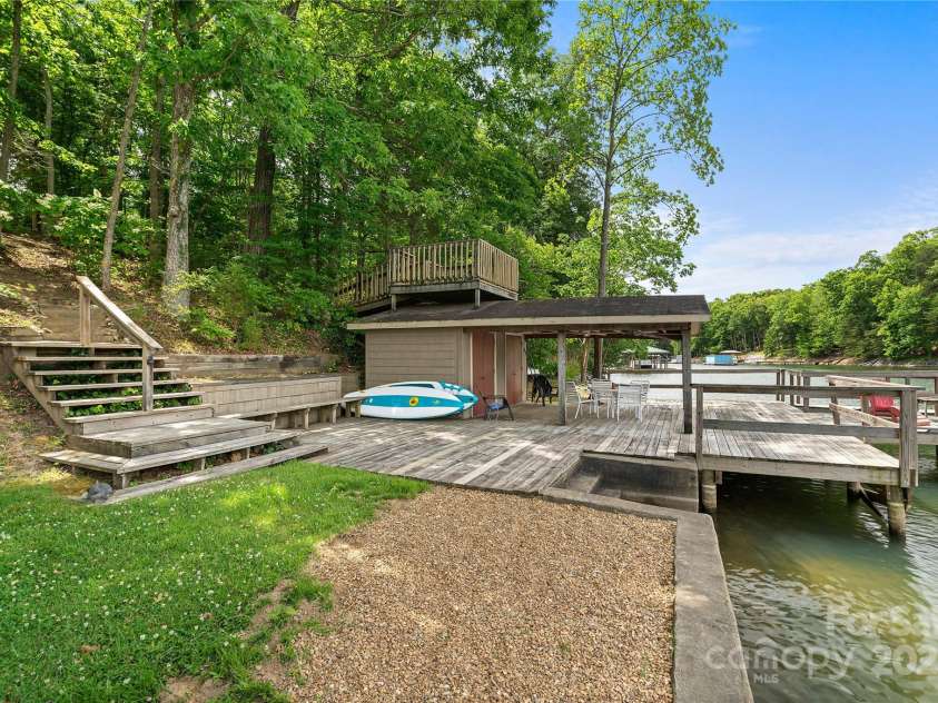 121 Rhinehill Drive, Mooresville, NC 28117.  MLS# CAR4238895, YatesRealty ID 3662. 