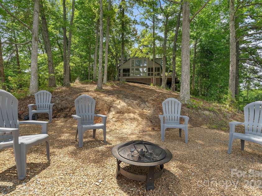121 Rhinehill Drive, Mooresville, NC 28117.  MLS# CAR4238895, YatesRealty ID 3662. 