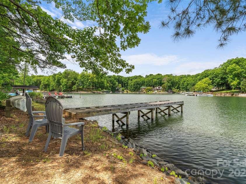 121 Rhinehill Drive, Mooresville, NC 28117.  MLS# CAR4238895, YatesRealty ID 3662. 