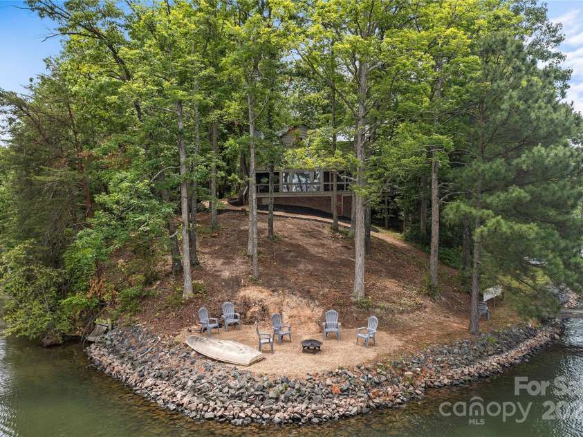 121 Rhinehill Drive, Mooresville, NC 28117.  MLS# CAR4238895, YatesRealty ID 3662. Private Peninsula Lot
