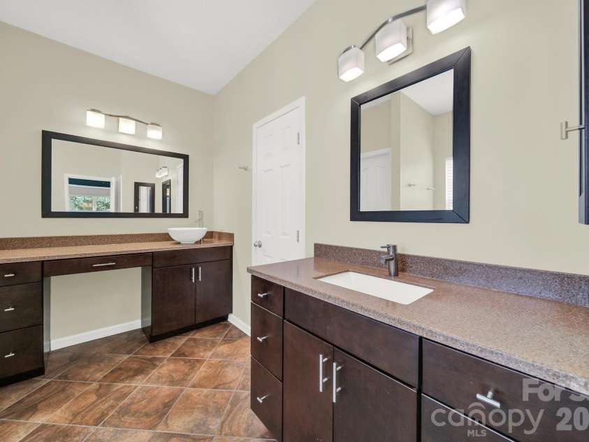 6320 Revlock Court, Charlotte, NC 28226.  MLS# CAR4392403, YatesRealty ID 36620. 