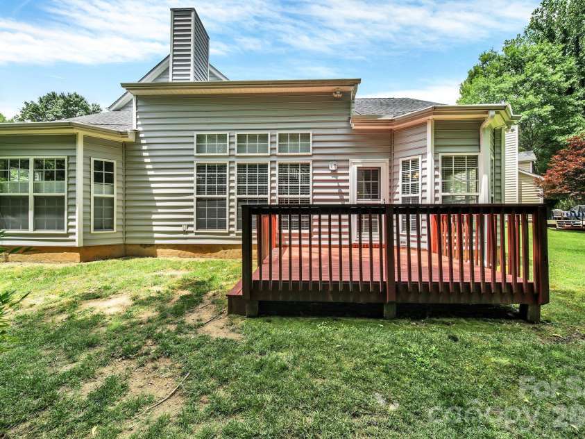 6320 Revlock Court, Charlotte, NC 28226.  MLS# CAR4392403, YatesRealty ID 36620. 