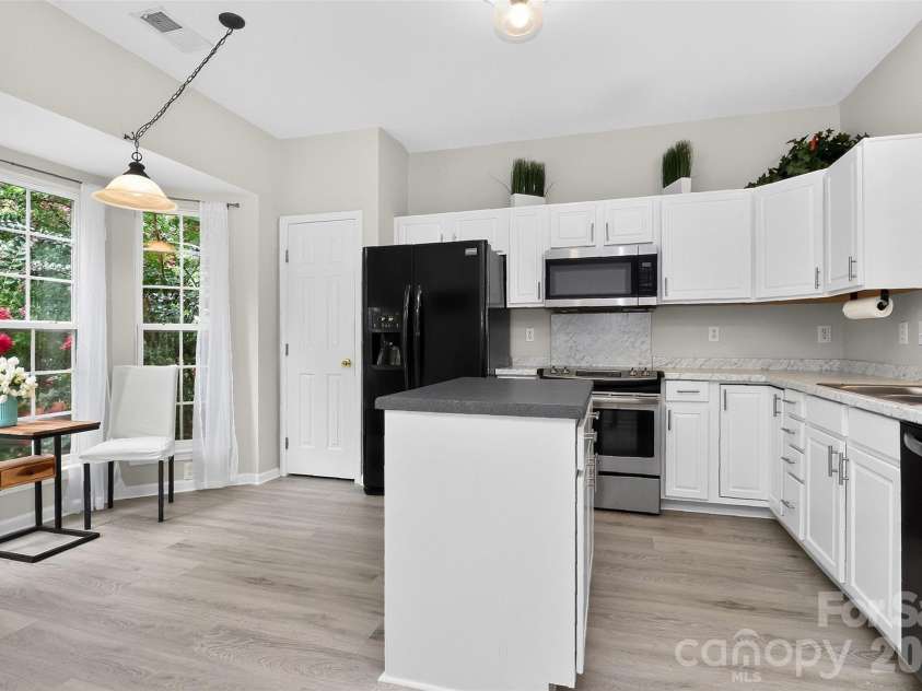 12905 Bullock Greenway Boulevard, Charlotte, NC 28277.  MLS# CAR4400606, YatesRealty ID 36621. 