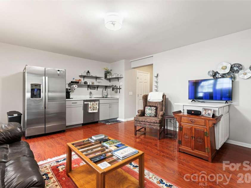 12905 Bullock Greenway Boulevard, Charlotte, NC 28277.  MLS# CAR4400606, YatesRealty ID 36621. Full kitchen on the first floor