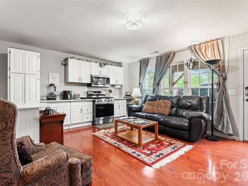 12905 Bullock Greenway Boulevard, Charlotte, NC 28277.  MLS# CAR4400606, YatesRealty ID 36621. Full kitchen on the first floor