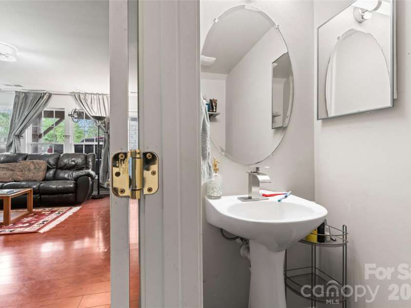 12905 Bullock Greenway Boulevard, Charlotte, NC 28277.  MLS# CAR4400606, YatesRealty ID 36621. Half bath on first floor