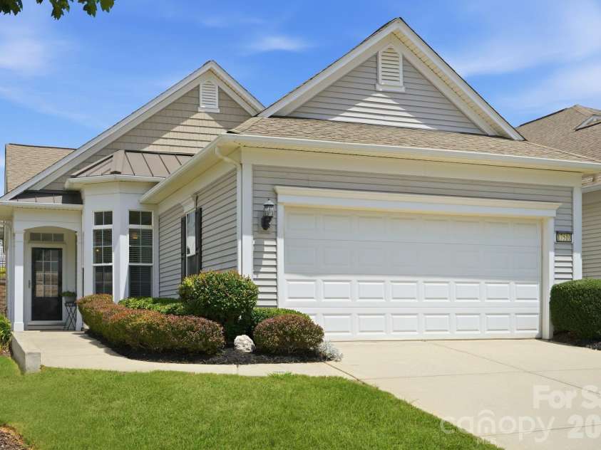 17510 Hawks View Drive, Fort Mill, SC 29707.  MLS# CAR4397865, YatesRealty ID 36623. Desirable Gray Myst floorplan.