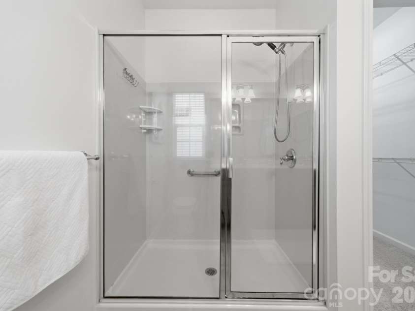 17510 Hawks View Drive, Fort Mill, SC 29707.  MLS# CAR4397865, YatesRealty ID 36623. Walk-in shower