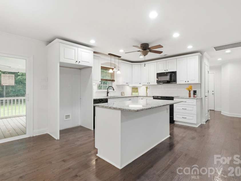 6081 Cambridge Drive, Harrisburg, NC 28075.  MLS# CAR4410918, YatesRealty ID 36625. Kitchen