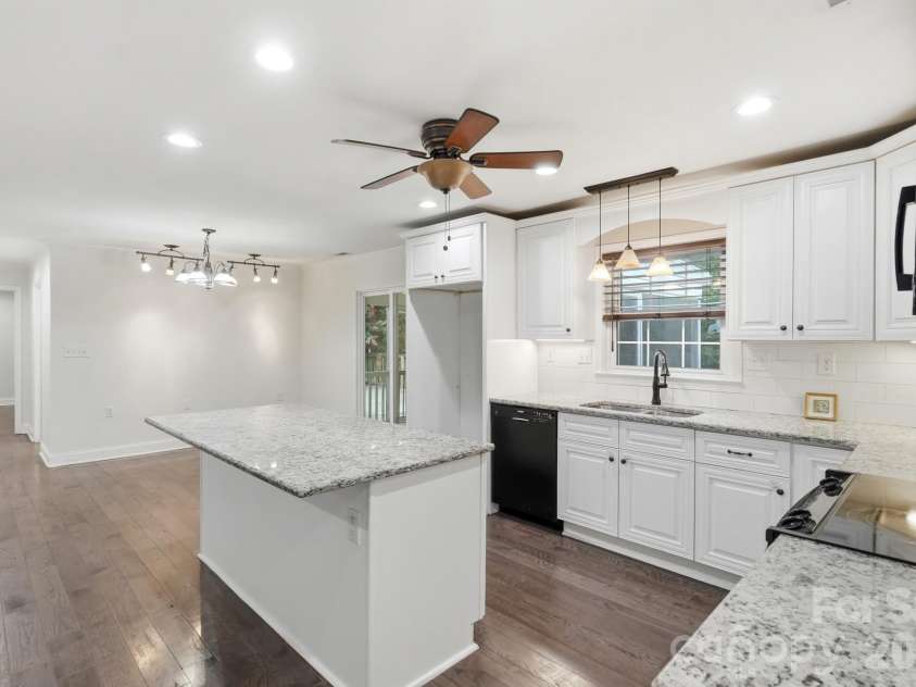 6081 Cambridge Drive, Harrisburg, NC 28075.  MLS# CAR4410918, YatesRealty ID 36625. Kitchen