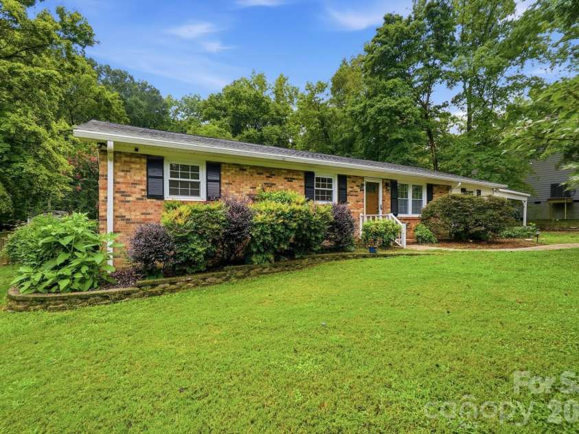 6081 Cambridge Drive, Harrisburg, NC 28075.  MLS# CAR4410918, YatesRealty ID 36625. Left