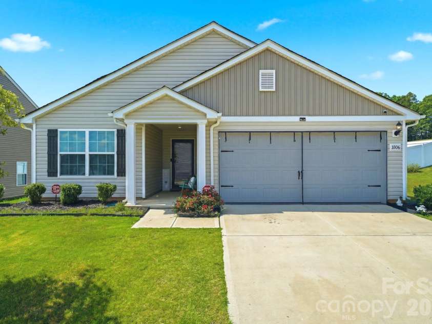 3306 Brighton Drive, Gastonia, NC 28052.  MLS# CAR4399295, YatesRealty ID 36626. 