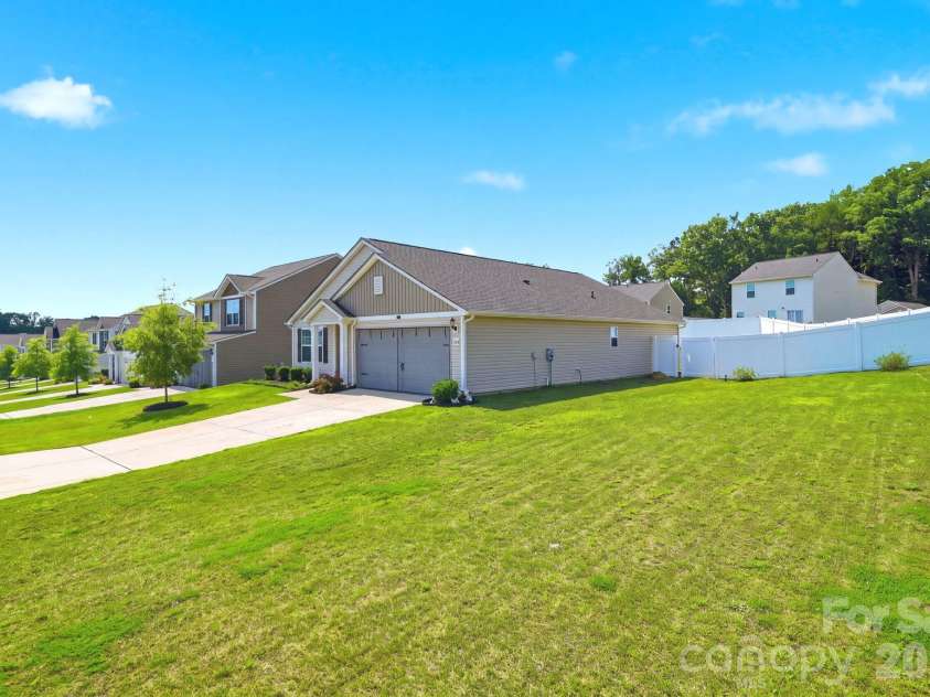 3306 Brighton Drive, Gastonia, NC 28052.  MLS# CAR4399295, YatesRealty ID 36626. 