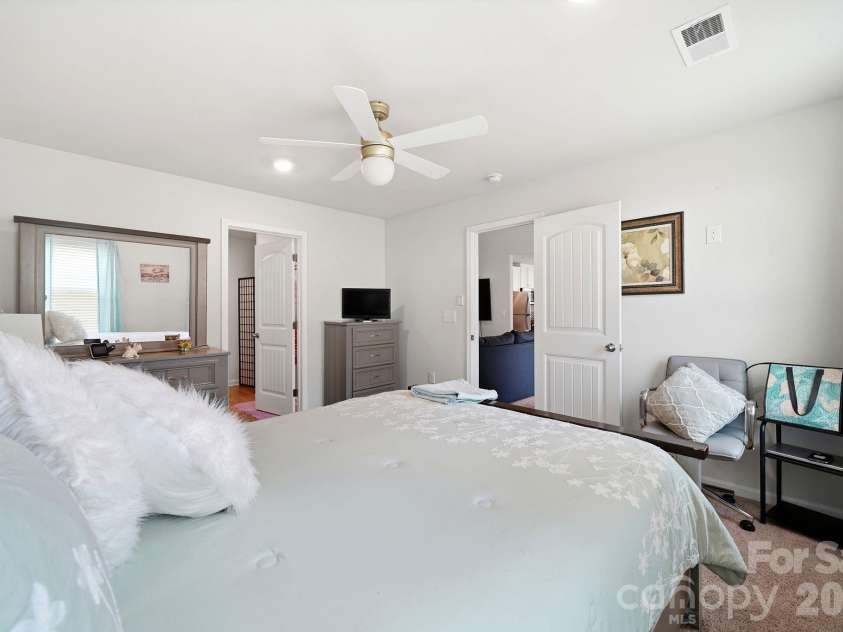3306 Brighton Drive, Gastonia, NC 28052.  MLS# CAR4399295, YatesRealty ID 36626. 