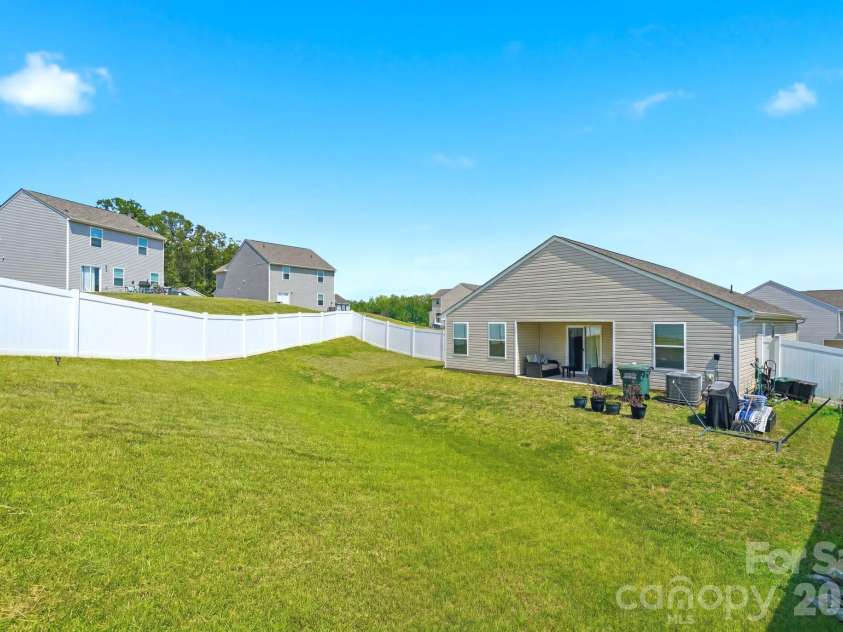 3306 Brighton Drive, Gastonia, NC 28052.  MLS# CAR4399295, YatesRealty ID 36626. 