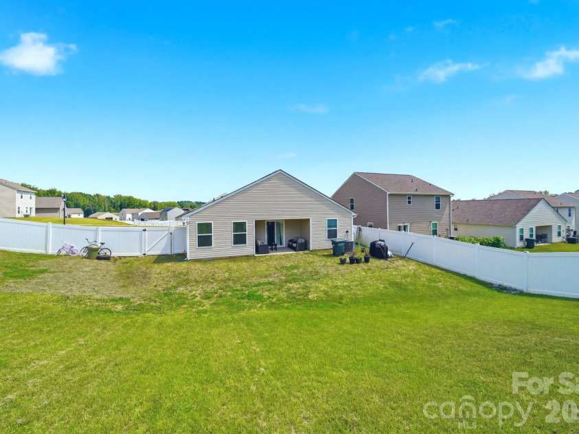 3306 Brighton Drive, Gastonia, NC 28052.  MLS# CAR4399295, YatesRealty ID 36626. 