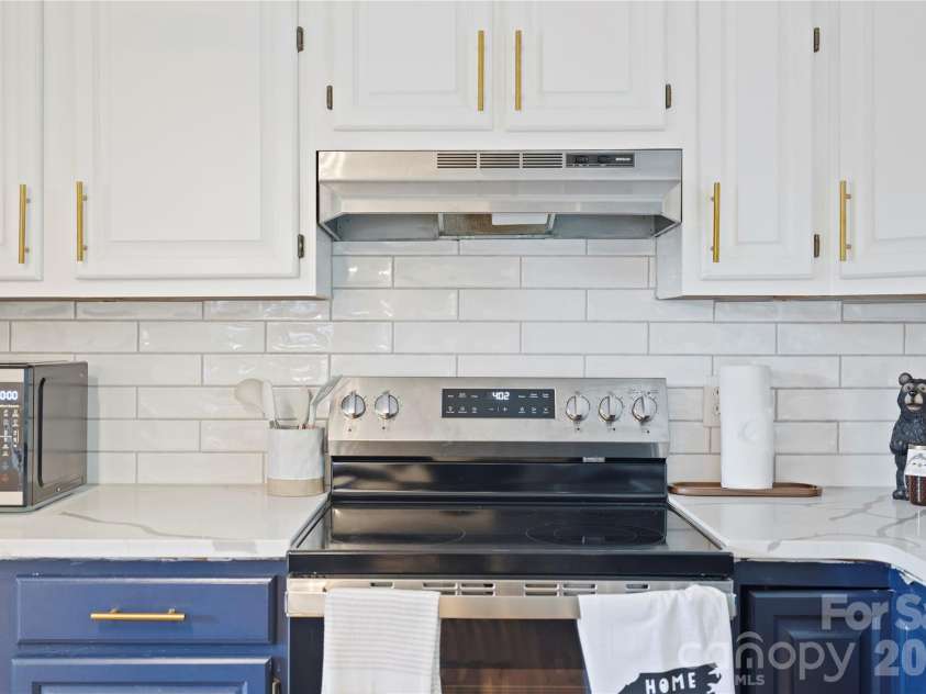 3954 NC 80 Highway, Bakersville, NC 28705.  MLS# CAR4403358, YatesRealty ID 36627. 
